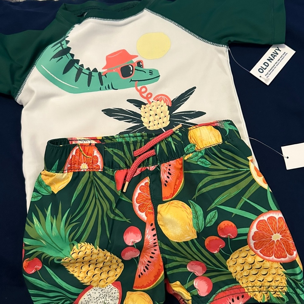 Old Navy NWT 2 piece Toddler Boy Swim Set (Trunks & Rashguard)-18-24 months